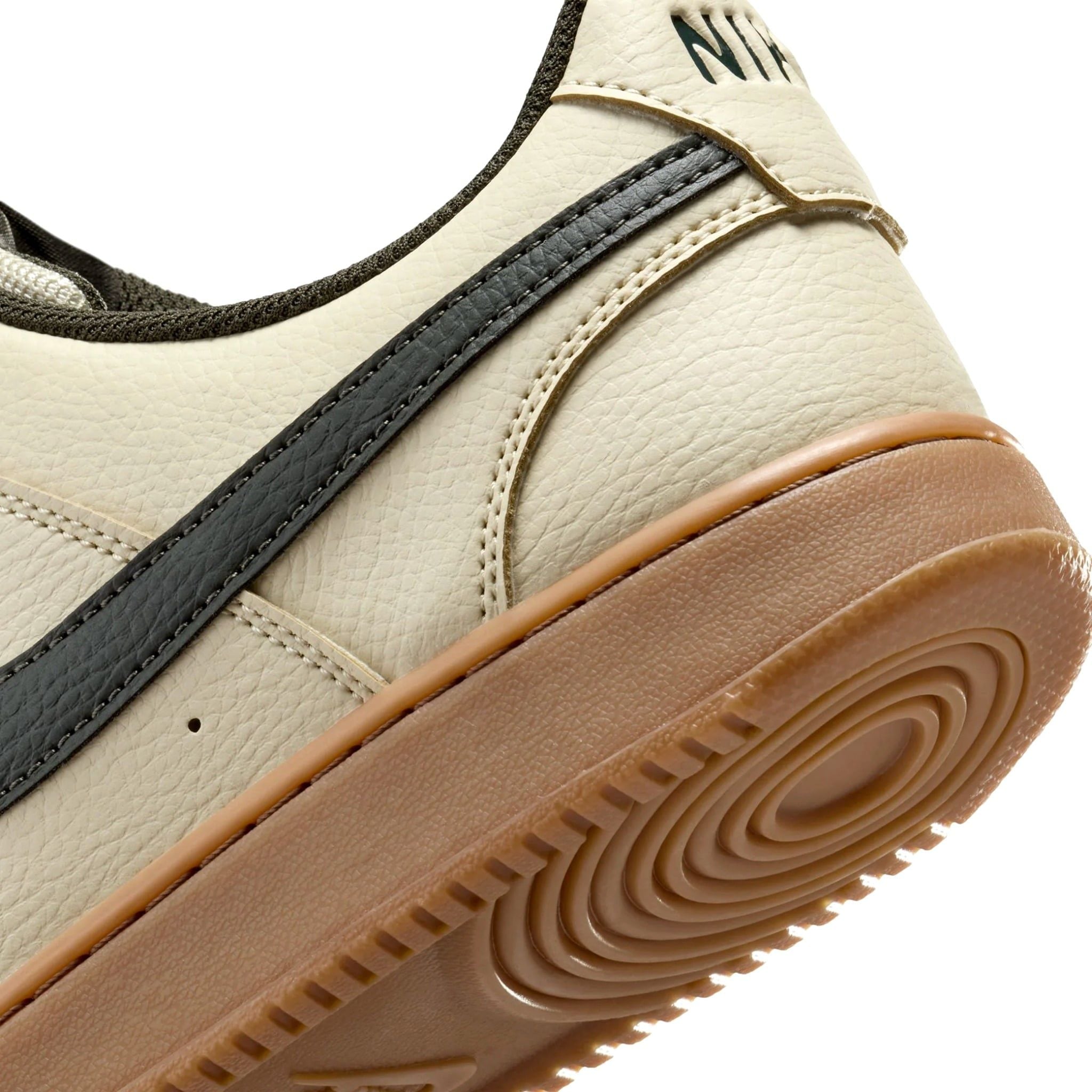  NIKE COURT VISION LOW LIGHT KHAKI GREEN GUM HV4506-200 
