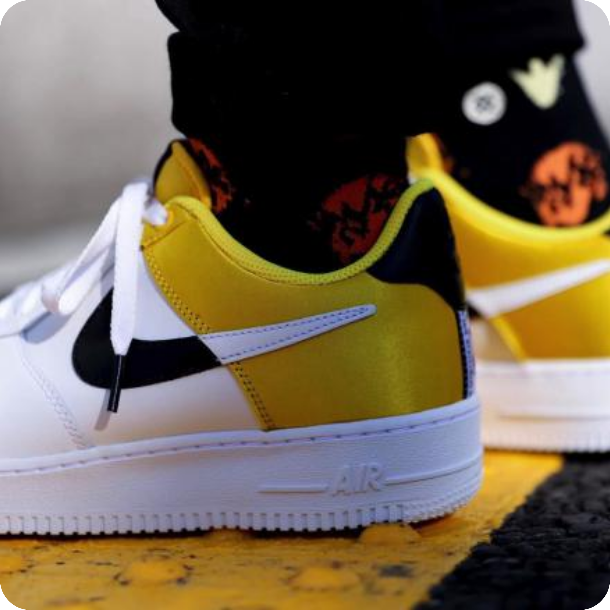 NIKE AIR FORCE 1 NBA GOLD SATIN BQ4420-700 