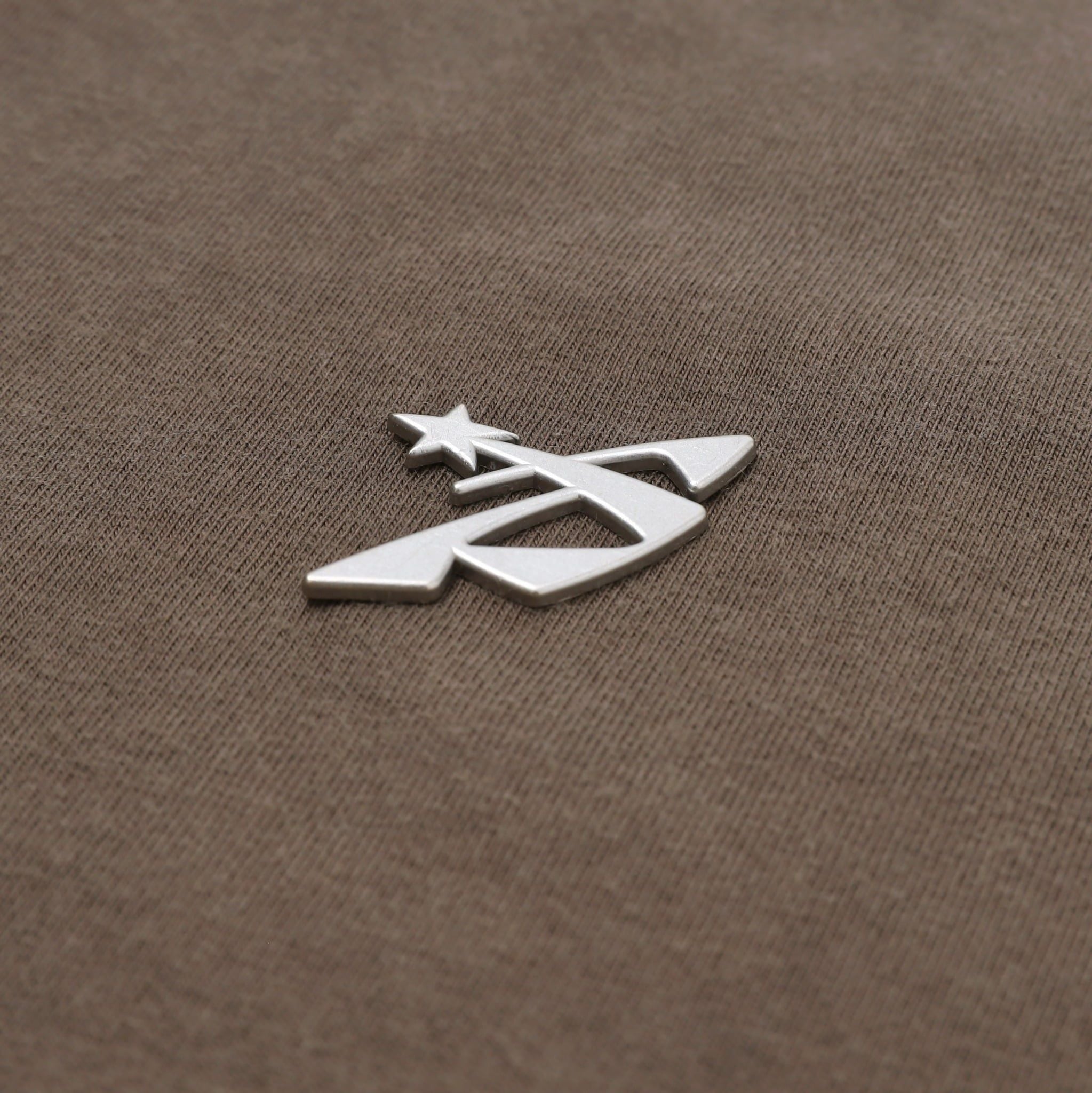  SWE BADGE TEE - RUSTIC 