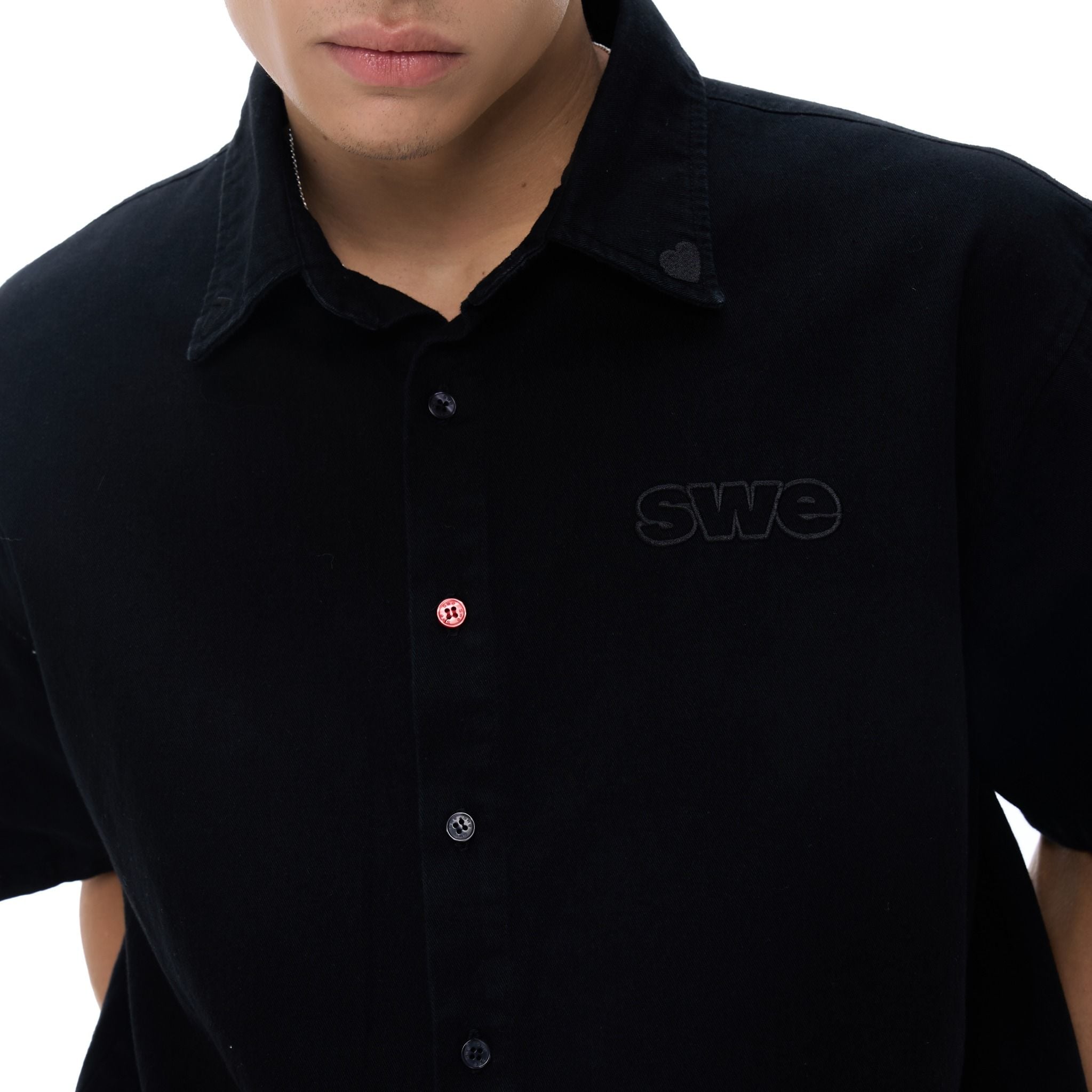  SWE RED BUTTON SHIRT - BLACK 