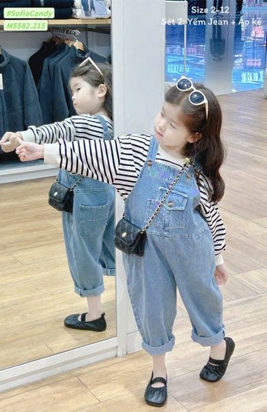 M5582 - Set Mia Kids áo thun kẻ trắng đen - quần yếm jean xanh size 2 - 12y
