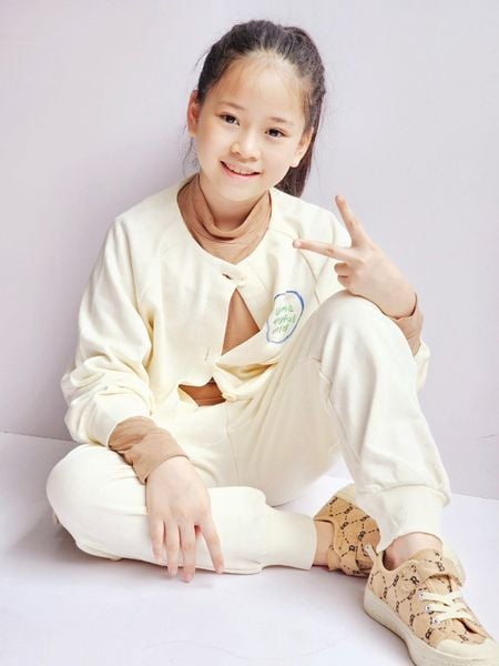 AKBT65 - Áo khoác Cardigan nỉ da cá trắng kem ngực in hình táo size 110 - 155