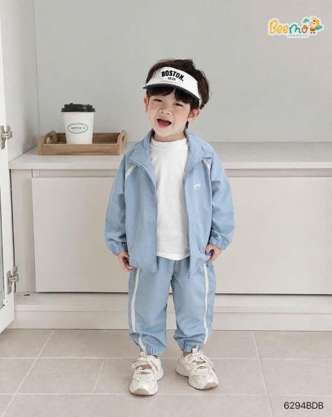 6294BDB - Bộ khoác gió Beemo vui chơi mỗi ngày 2 màu be/xanh bé trai size 1-6y