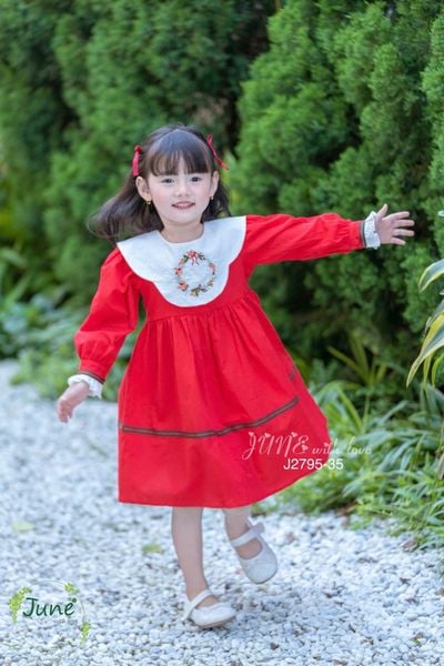 J2795 - Váy June màu đỏ cổ trắng thêu vòng nguyệt quế noel size 1-10y