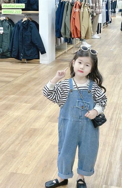M5582 - Set Mia Kids áo thun kẻ trắng đen - quần yếm jean xanh size 2 - 12y