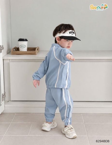 6294BDB - Bộ khoác gió Beemo vui chơi mỗi ngày 2 màu be/xanh bé trai size 1-6y