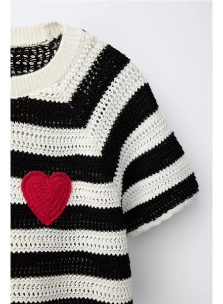 ABG18 - Áo len dệt kẻ ngang trắng đen ngực thêu tim đỏ size 6 - 14y
