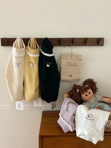 2957 - Áo thun tăm cổ ren trắng in kitty nhiều màu cho bé size 110-150