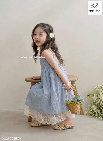 MLSDCC.7546 - Váy 2 dây Melisa sọc xanh thêu hoa chân ren trắng size 2 - 12y