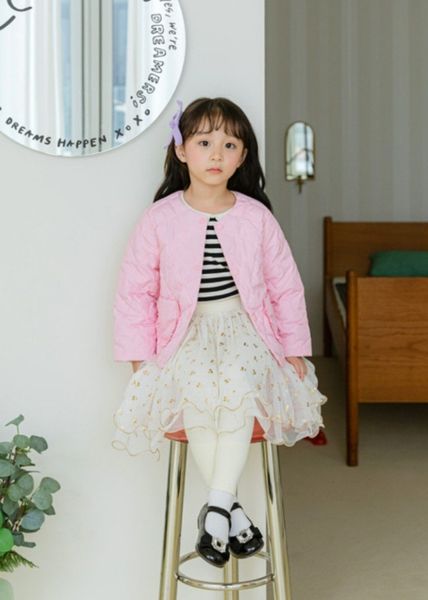 AK75 - Áo khoác chần trám Little hồng cổ tròn túi bèo