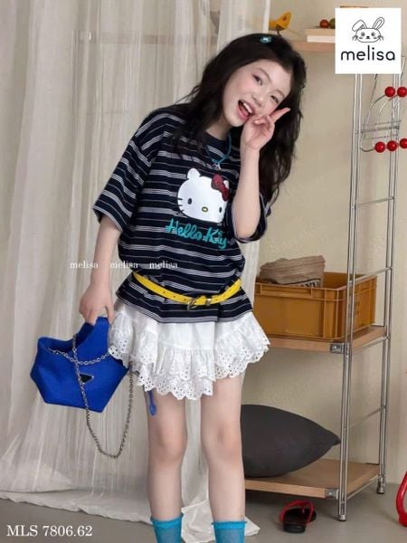 MLSBCC.7806 - Bộ Melisa áo kẻ in hello kitty + chân váy trắng ren size 2-12y