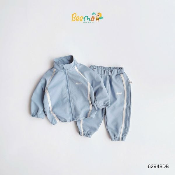 6294BDB - Bộ khoác gió Beemo vui chơi mỗi ngày 2 màu be/xanh bé trai size 1-6y