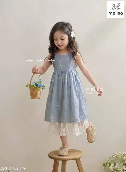MLSDCC.7546 - Váy 2 dây Melisa sọc xanh thêu hoa chân ren trắng size 2 - 12y