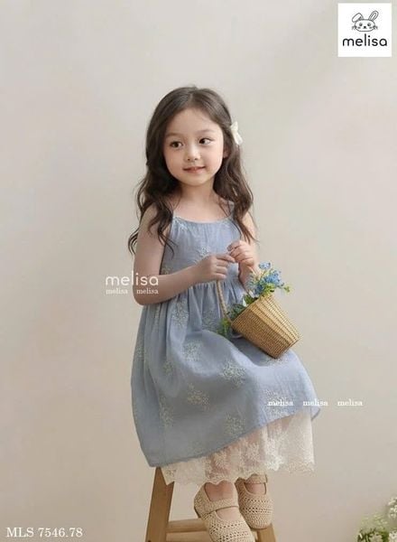 MLSDCC.7546 - Váy 2 dây Melisa sọc xanh thêu hoa chân ren trắng size 2 - 12y