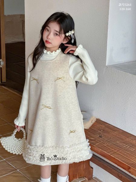 5261 - Set 2ct áo len tăm + váy dạ lót lông màu kem đính nơ bé gái size 120-160