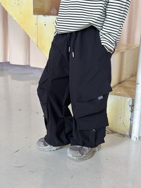 QBT17 - Quần gió AMBB túi hộp 2 màu cho bé trai size 110-170