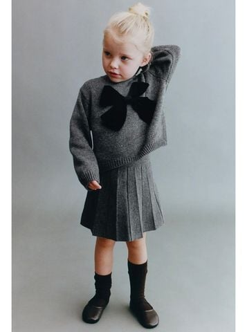 ALBG02 - Áo len màu ghi đính nơ nhung đen size 12m - 6y