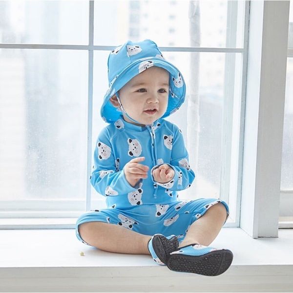 DB00048 - Bộ bơi liền thân kèm mũ chống nắng hoạ tiết gấu xanh/vàng size 90-130