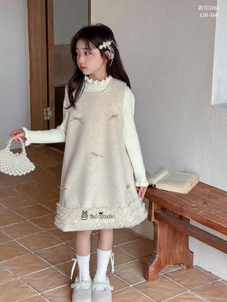 5261 - Set 2ct áo len tăm + váy dạ lót lông màu kem đính nơ bé gái size 120-160