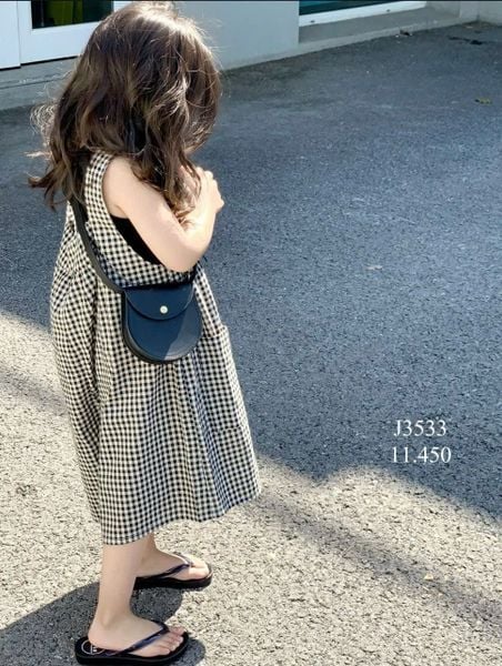VAY130 - Set áo đen + quần yếm caro June size 2-12y