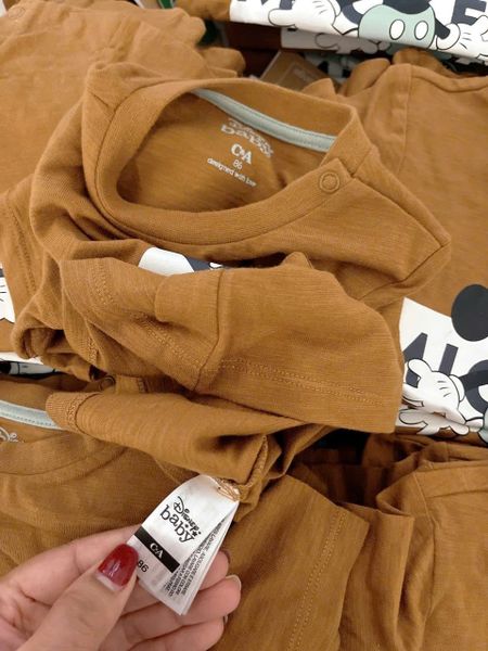 ABT81 - Áo cotton C & A màu nâu họa tiết Mickey bé trai size 3m-3y