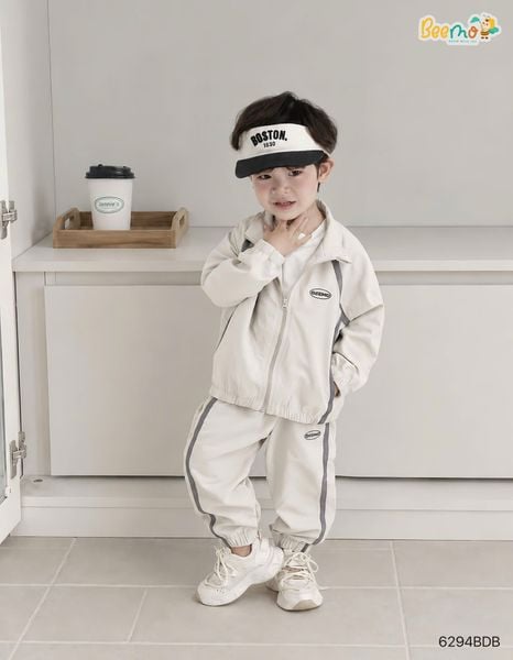 6294BDB - Bộ khoác gió Beemo vui chơi mỗi ngày 2 màu be/xanh bé trai size 1-6y
