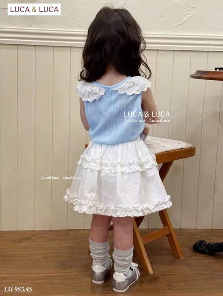 LU 983 - Set áo sát nách thun tăm màu xanh phối cổ ren trắng + chân váy thô trắng size 2 - 12y