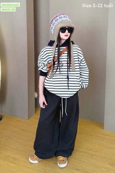 M5597 - Bộ Mia Kids áo kẻ ngang + quần nỉ ống suông màu đen bé gái size 2-12y