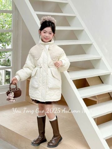 8863 - Áo khoác phao cổ len dáng dài 2 màu hồng/kem cho bé size 110-150