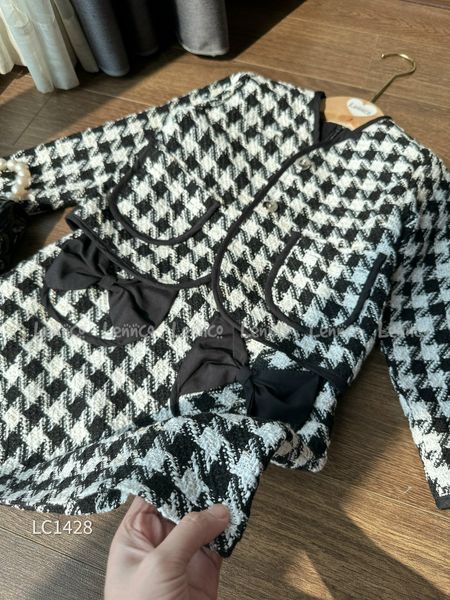 V00169 - Set áo khoác + váy dạ tweed họa tiết gingham trắng đen size 1 - 10y