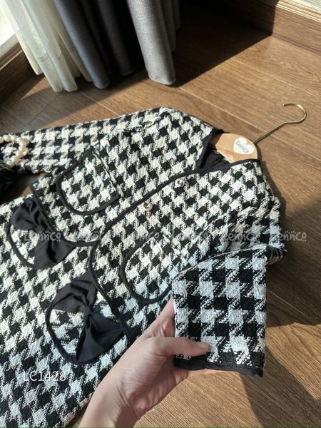 V00169 - Set áo khoác + váy dạ tweed họa tiết gingham trắng đen size 1 - 10y