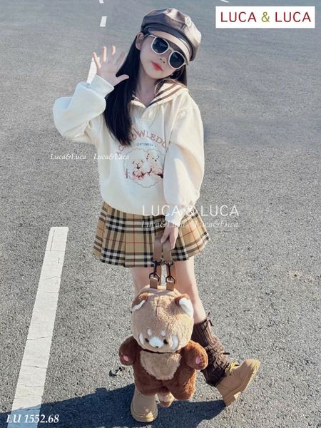 LU 1552 - Bộ nỉ Luca áo in gấu + chân váy xếp ly kẻ cho bé size 2-12y