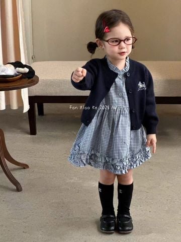 25115 - Set 2ct Fanxiaoke QC váy kẻ caro + cardigan xanh/đỏ bé gái size 80-120