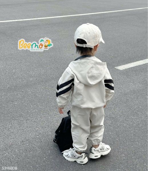 5316BDB - Bộ Khoác Gió Thể Thao Có Mũ In Chữ Beemo Bé Trai size 1 - 6y