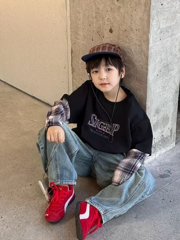 25G114 - Áo thun màu đen tay phối kẻ caro bé trai size 110-160