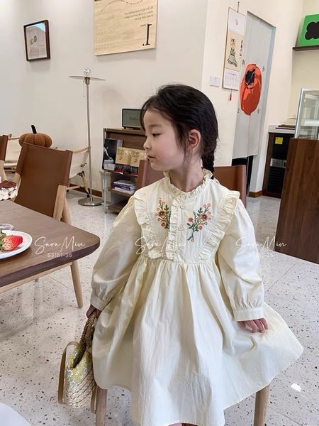 V00086 - Váy thô Sara Min màu be thêu hoa ngực size 2 - 12y