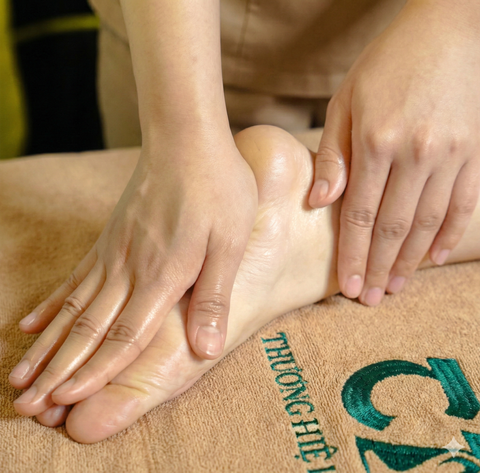  Massage chân 