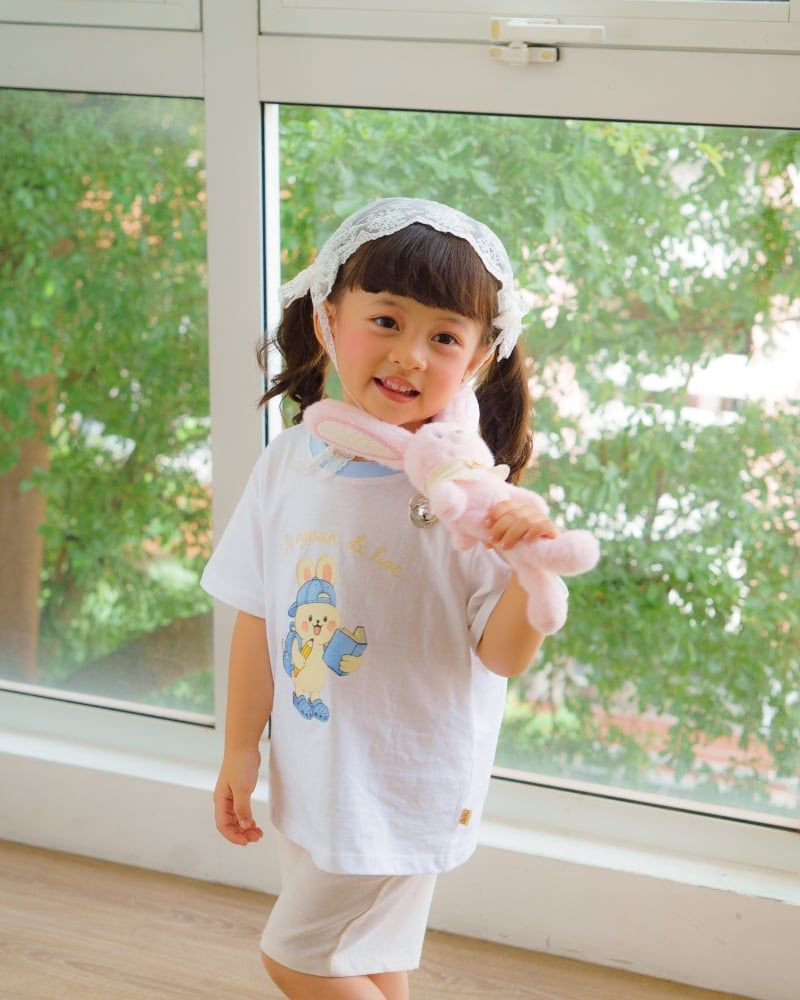 Áo thun tay ngắn in hình Thỏ đi học