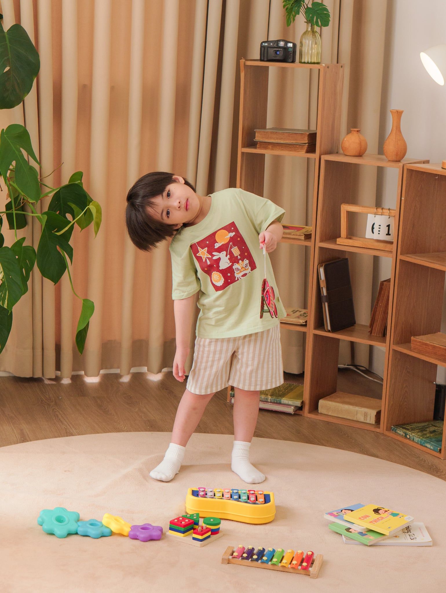 Áo thun tay ngắn in hình Thỏ rước đèn Trung Thu À Ú
