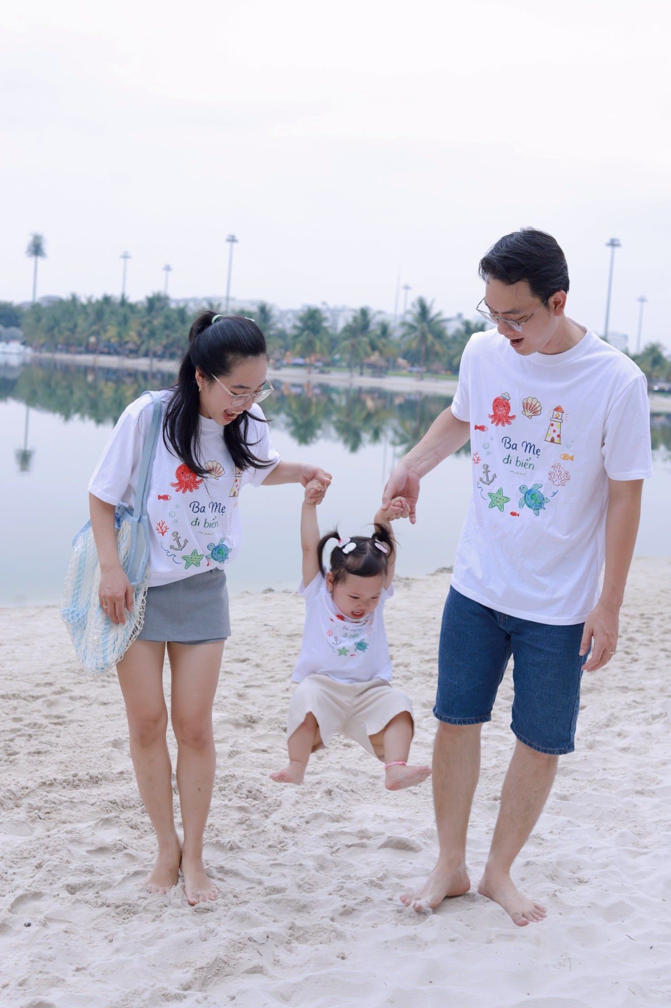 Áo thun tay ngắn người lớn ba mẹ đi biển À Ú