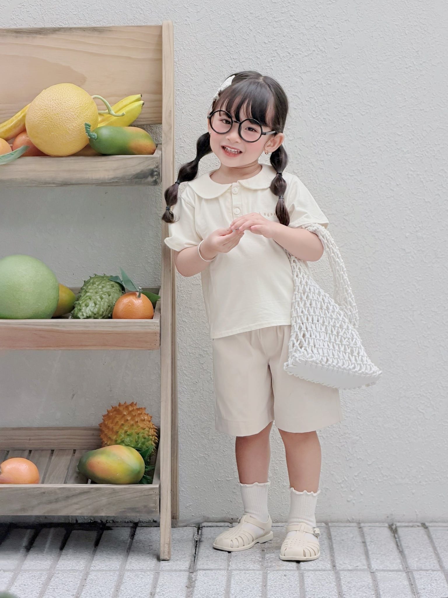 Áo polo cổ sen bé gái thêu chữ bé ngoan À Ú