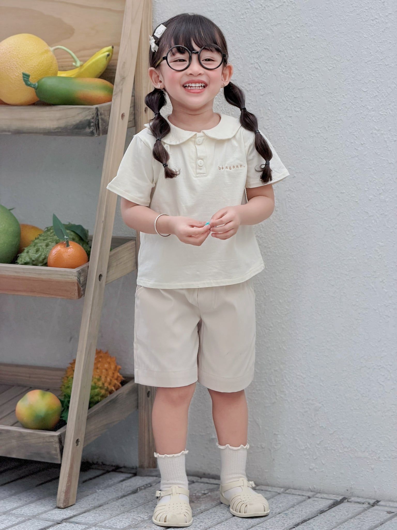  Áo polo cổ sen bé gái thêu chữ bé ngoan À Ú 