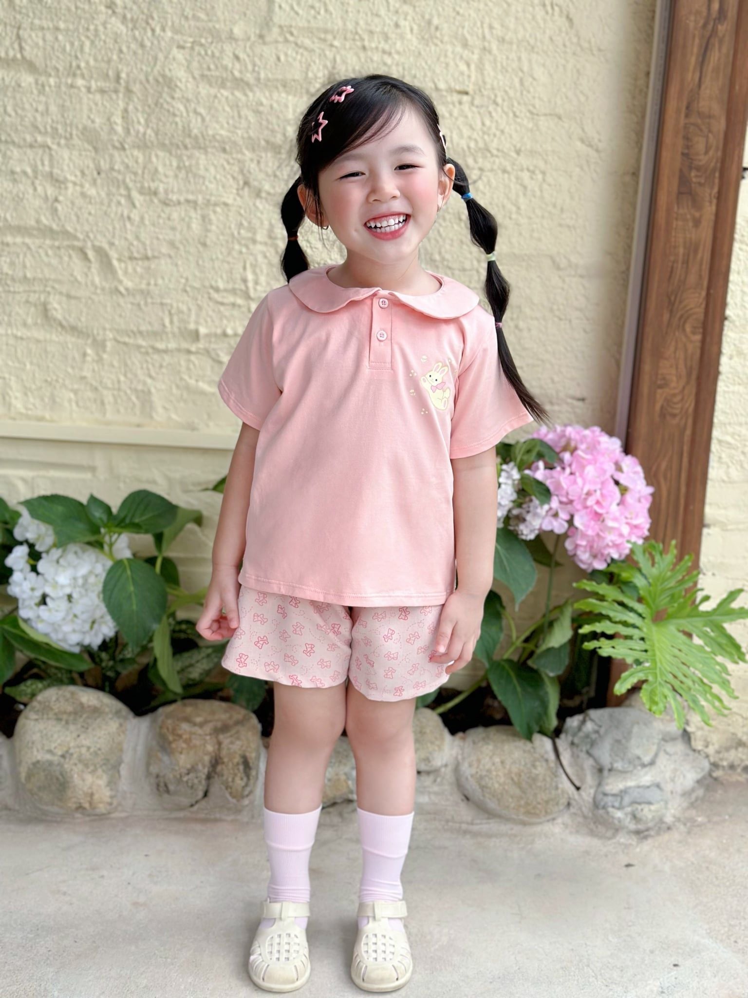 Áo polo cổ sen bé gái in hình hoạ tiết dễ thương