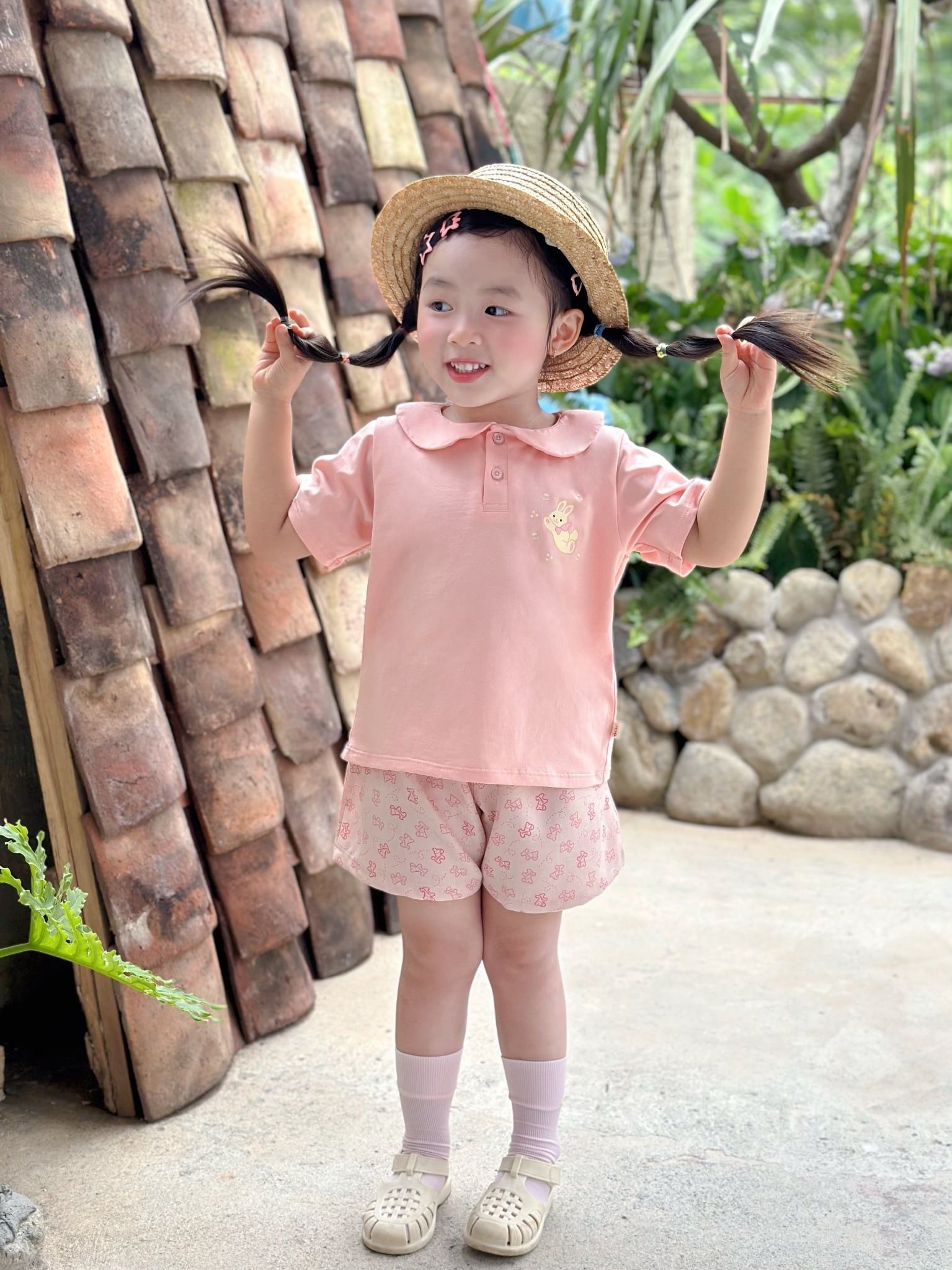  Áo polo cổ sen bé gái in hình hoạ tiết dễ thương 