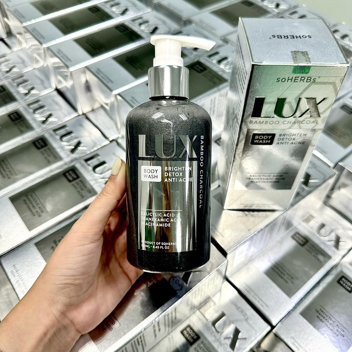  Sữa Tắm LUX Tinh Chất Than Tre 250ml [Quà Tặng: 1 Gói TTBC + 1 Bông Tắm] Giúp Dưỡng Body Dưỡng Sáng Da Làm Mờ Vết Thâm Đều Màu Da 