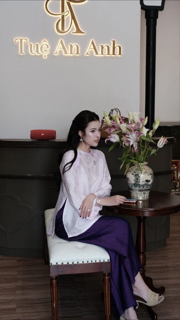 Pháp Phục Hồng Vai Viền Bèo