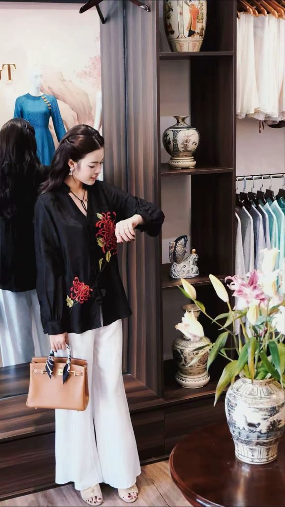 Pháp Phục Đen Thêu Hoa