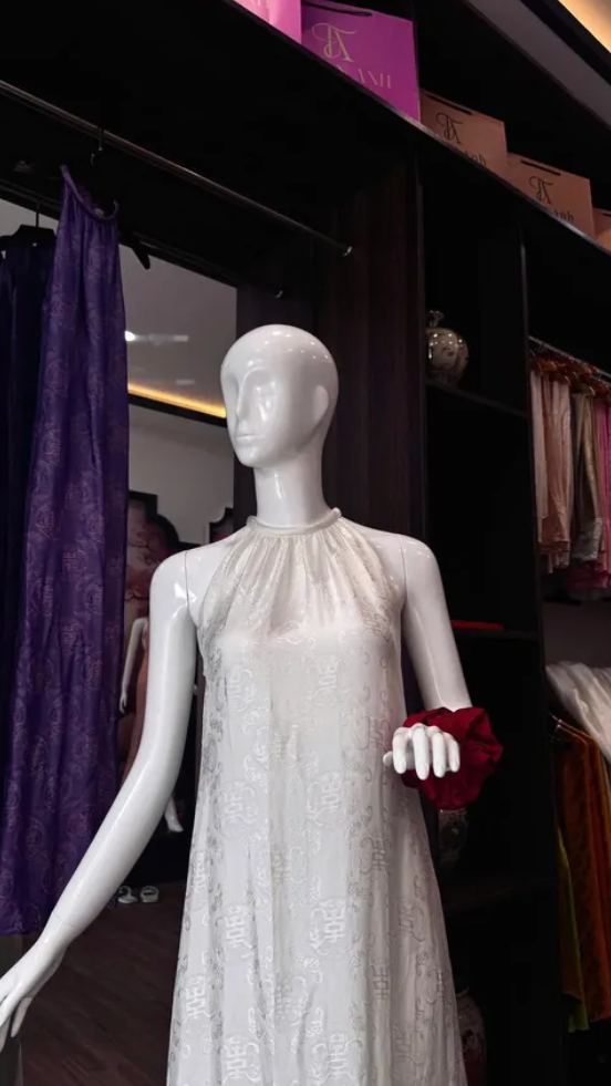 Đầm yếm trắng