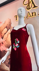 Đầm nhung hai dây đỏ