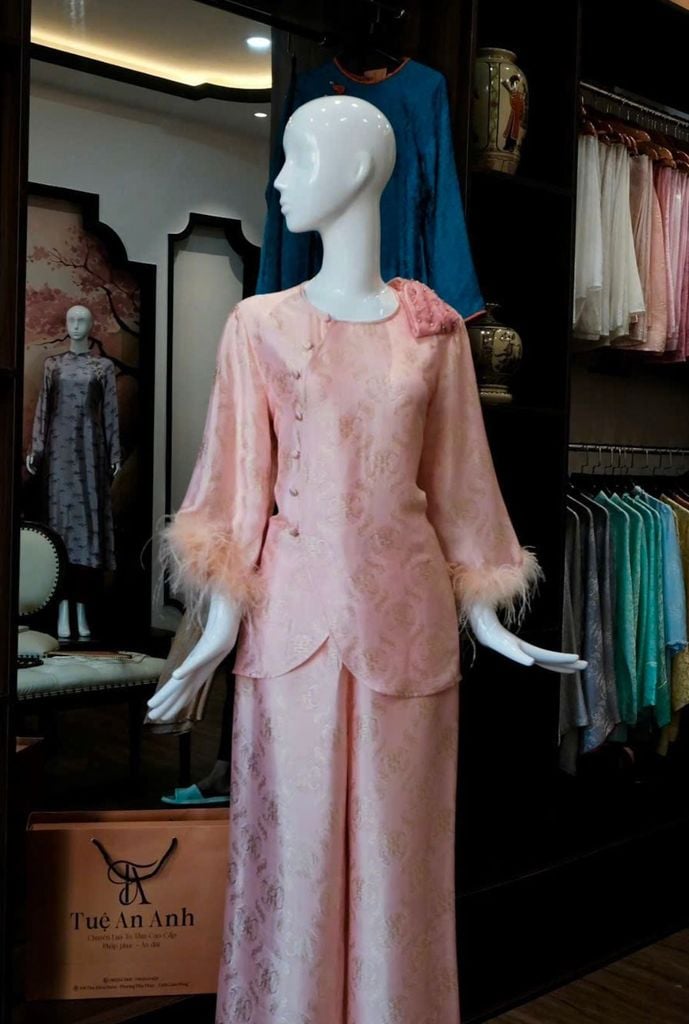 Pháp Phục Hồng Nơ Vai